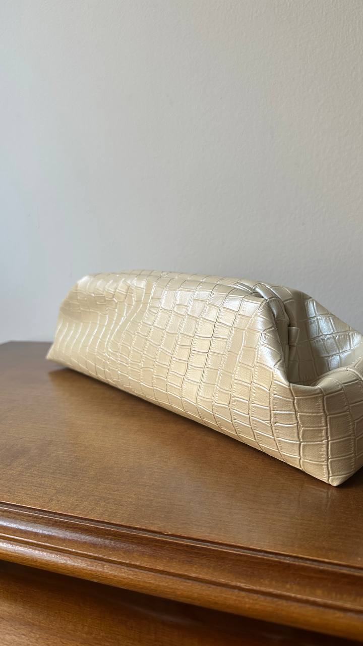 Baguette clutch CROCO in ivory