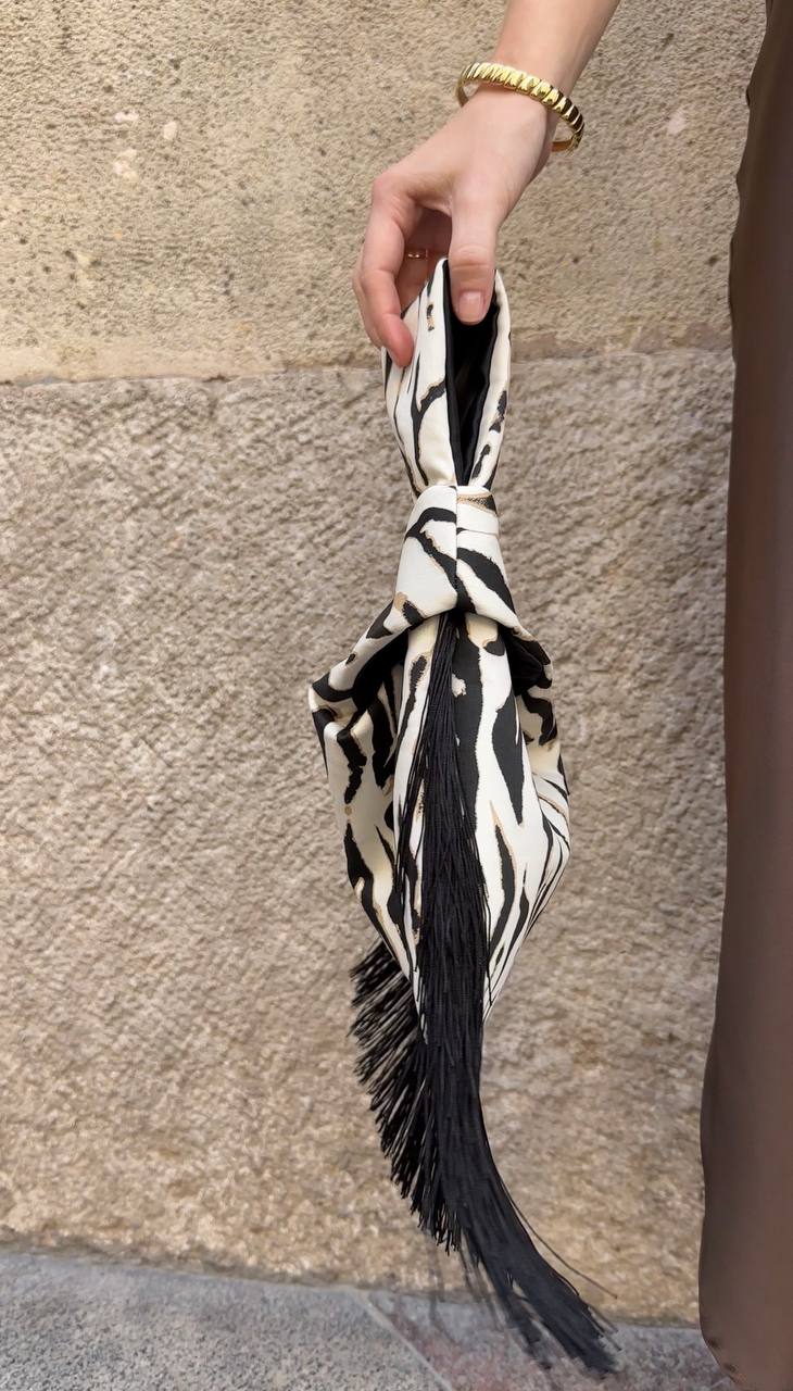 Japanese knot Zebra