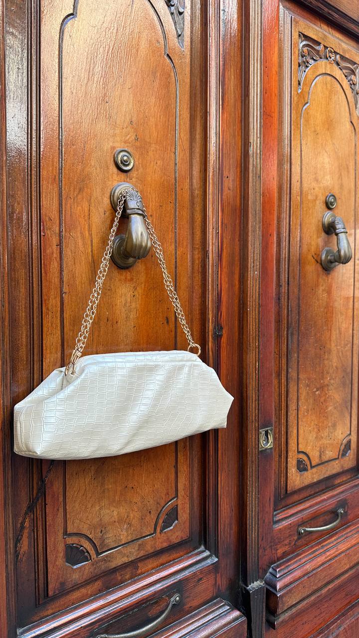 Baguette clutch CROCO in ivory