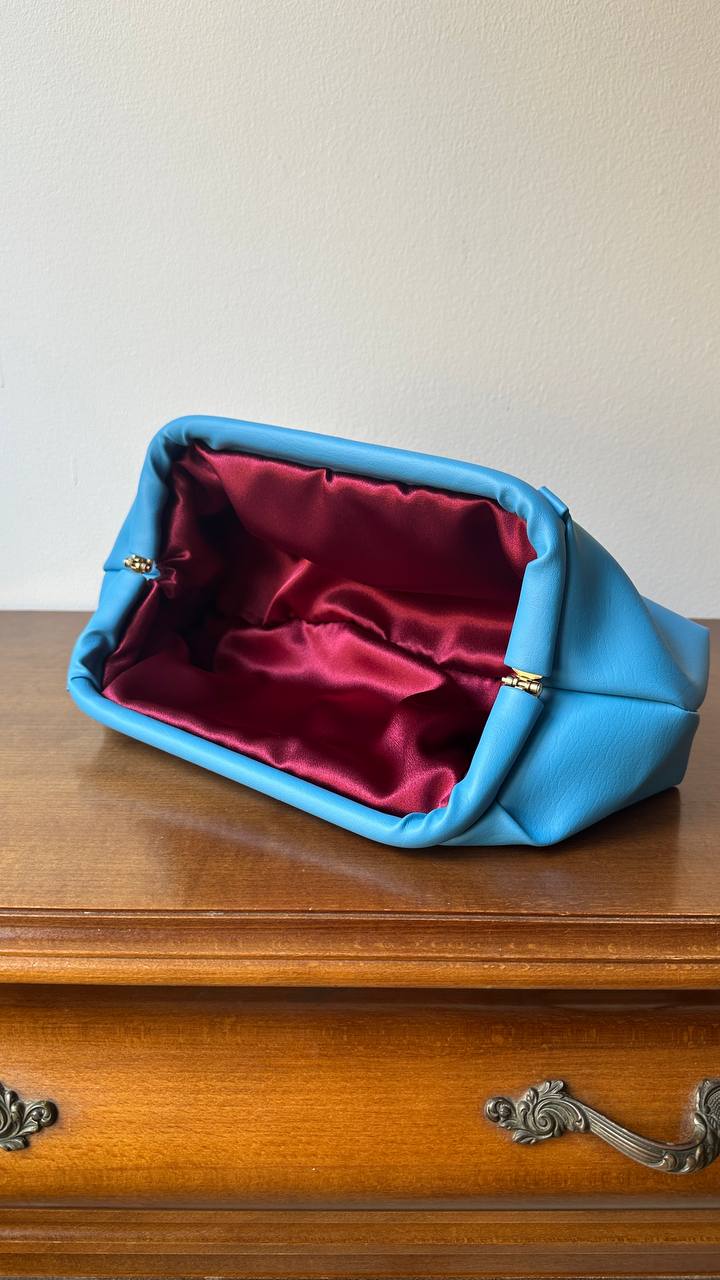 Baguette clutch in Blue